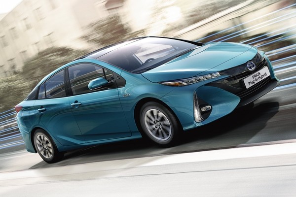 Toyota испытывает Prius на солнечных батареях