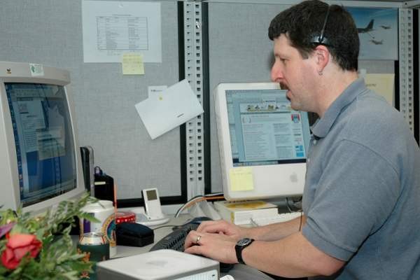 Мошенники массово подменяют номера телефонов банков и операторов