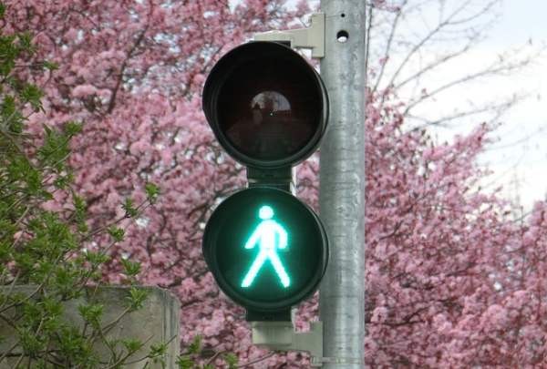 С 2020 года российские смартфоны станут предупреждать о приближающейся машине