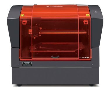 Roland DGA выпустила лазерный фольгиратор увеличенного формата