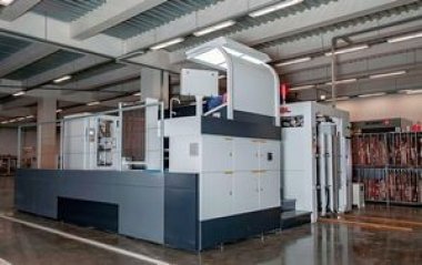 Автоматический пресс SBL-1060EF для высечки и тиснения установлен в типографии «Полиграфия Славянка»