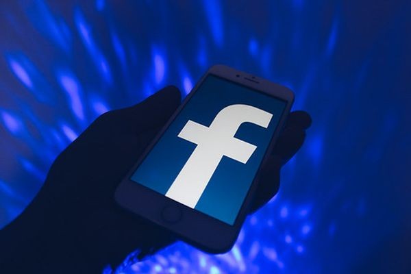 Вслед за Twitter суд оштрафовал Facebook