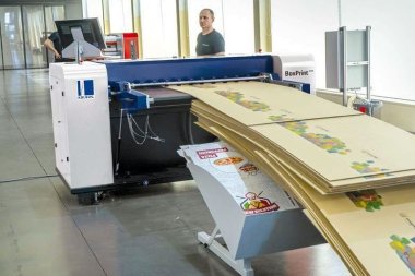 Kolbus Autobox выпустила цветной широкоформатный однопроходный принтер для печати на гофрокартоне