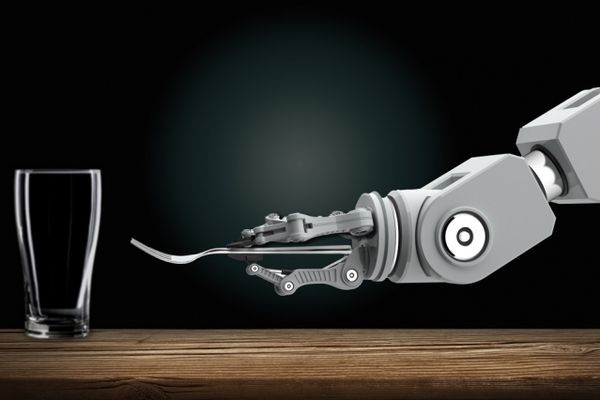 Робот научился у людей накрывать на стол