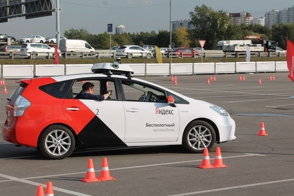 На российских дорогах планируют начать тестирование беспилотных автомобилей