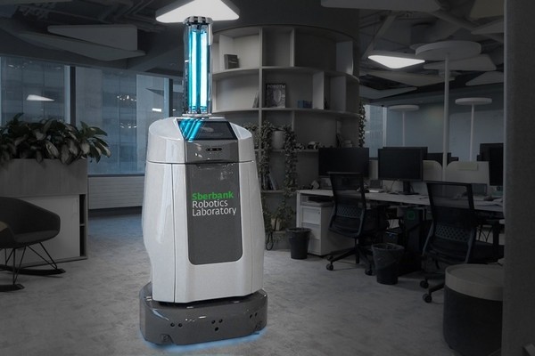 Сбербанк показал прототип робота для дезинфекции помещений