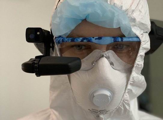 В «Коммунарке» используют «умные очки» для снижения риска заражения врачей