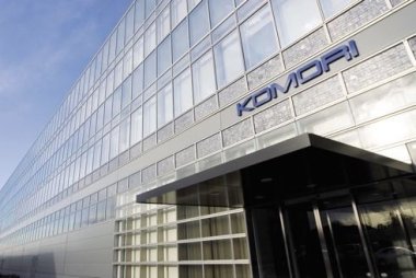 По итогам финансового года Komori понесла крупные убытки, компенсация руководству будет сокращена, планируются экстренные меры по улучшению прибыльнос