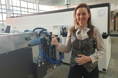 Первый в России принтер Durst Delta WT установлен в типографии «Постер-Принт» (Санкт-Петербург)