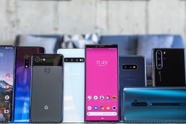 GfK: Продажи смартфонов в России в апреле резко упали