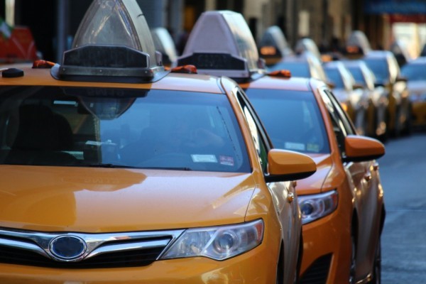 Компания основателей «Альфа-Групп» вышла из Uber с убытком