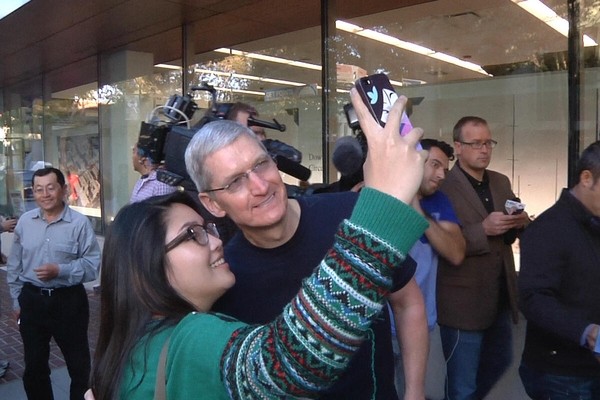 Apple получила патент на «виртуальные групповые селфи»