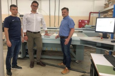 Планшетный УФ-принтер Fujifilm Acuity EY установлен в типографии FineArtPrint (Москва)