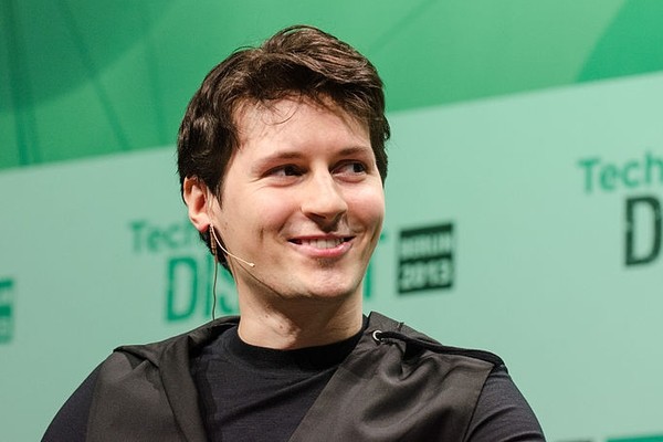 Дуров назвал безумной комиссию в 30% на покупки в мобильных приложениях