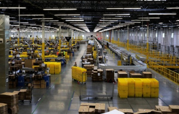 Amazon проследит за дистанцированием сотрудников с помощью искусственного интеллекта