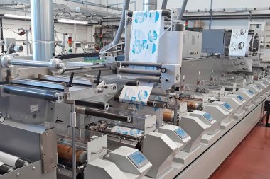 Узкорулонная флексографская машина Bobst M5X установлена в типографии «Кима флекс» (Минск)