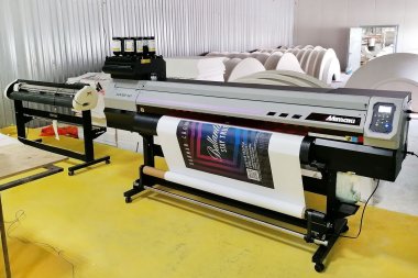 Первый в России УФ-принтер Mimaki UJV100-160 установлен в «АМК принт» (Москва)