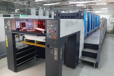 Шестая офсетная машина Komori установлена в типографии «Буки Веди» (Москва)