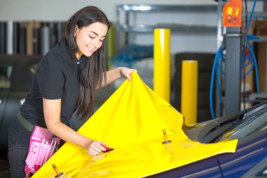 Mondi выпустила экологически чистую подложку из макулатурной крафт-бумаги для самоклеящихся материалов