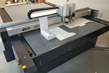 Планшетный режущий плоттер iEcho TK3S 2516 установлен в INS!GHT (Москва)