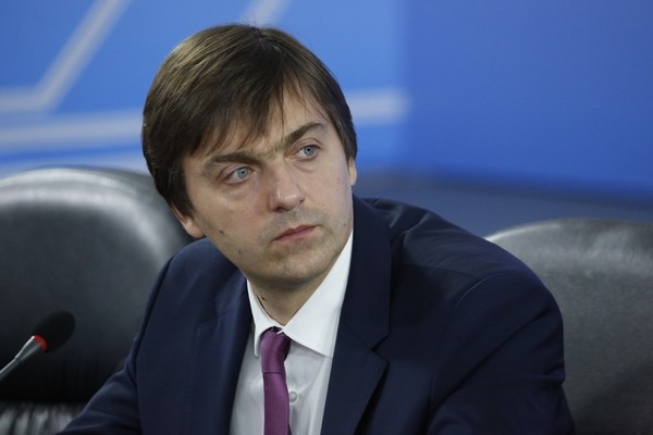 Министр просвещения: заменить очную систему образования невозможно