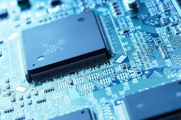 Китай третий год подряд импортирует микросхем на 300 миллиардов долларов
