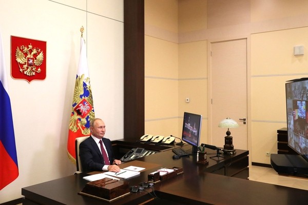 Путин исключил полный переход на дистанционное образование