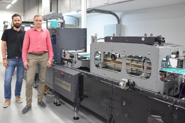 Первая в России машина Karlville KS-DSUP-400 установлена в azimutprint (Ярославль)