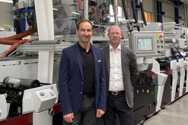 Barthel Gruppe впервые в мире установила модуль металлизации EcoLeaf на гибридную печатную машину
