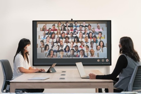 Microsoft представила «мегапланшет» Surface Hub 2S размером 85 дюймов