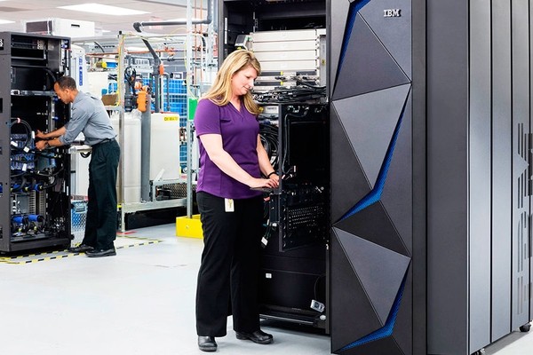 Живее всех живых: союз Linux и мейнфреймов отметил в сентябре свое 20-летие