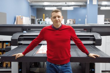 Первый в России планшетный широкоформатный принтер HP Latex R1000 Plus установлен в РА Zeytz (Москва)