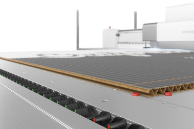 swissQprint выпустила планшетный УФ-принтер с инновационным вакуумным прижимом