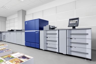 Знаковая установка 200-й ЦПМ Konica Minolta AccurioPress C14000 в Европе