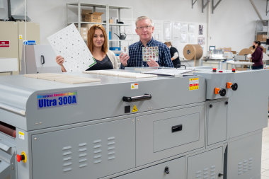 Успешный опыт CEWE с первой в Европе лакировальной машиной ULTRA PrintFlood 300A AQ