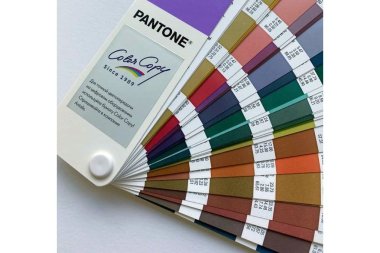 Antalis дарит веер Pantone покупателям бумаги Color Copy