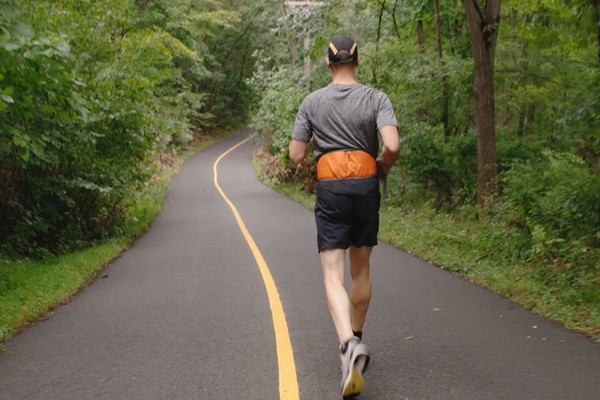 Слепого, «рожденного, чтобы бегать», ведет по дистанции смартфон