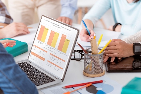 Страховщики осваивают новые формы общения с клиентами — растет число Instagram-аккаунтов и чат-ботов