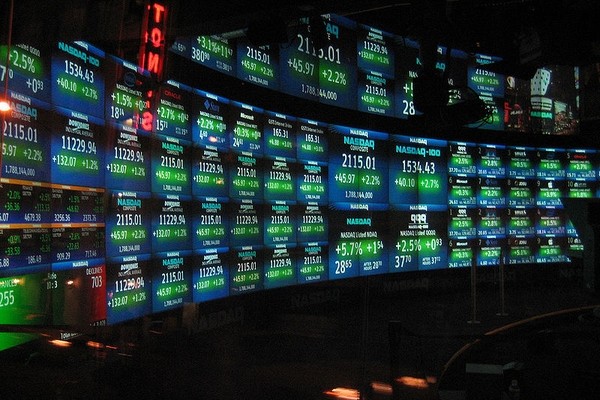 Европейские технологические стартапы спешат выйти на фондовые рынки США