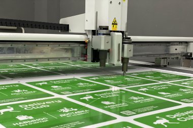 Режущий плоттер List Digital Cut B03II установлен в РПА Zeytz (Москва) 