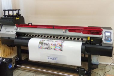 Второй широкоформатный принтер Mimaki UJV100 установлен типографии Poliservice (Москва)