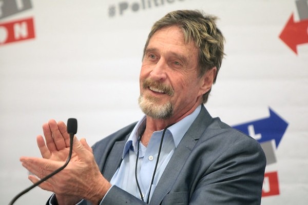 Джону Макафи предъявили обвинения в мошенничестве с криптовалютами