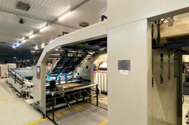 Первая в России кашировальная машина Uanchor установлена в «Готэк-Принт» (Железногорск)