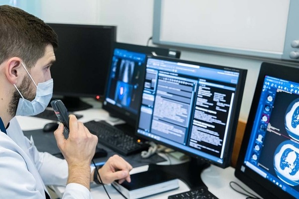 На приеме вдвоем: предварительные диагнозы москвичам ставит цифровой помощник врача