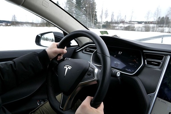 Работа внутренних камер Tesla вызывает сомнения с точки защиты личных данных
