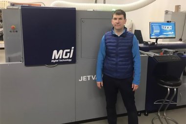 Первая в России машина MGI JETvarnish 3D ONE установлена в типографии «Сам полиграфист» (Москва)