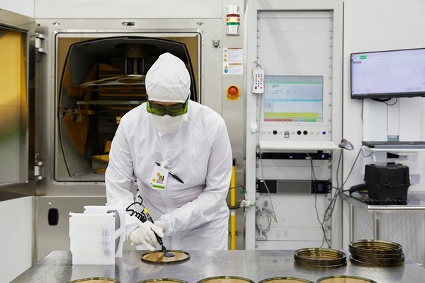 Apple вложила более 400 миллионов долларов в разработчика лазеров