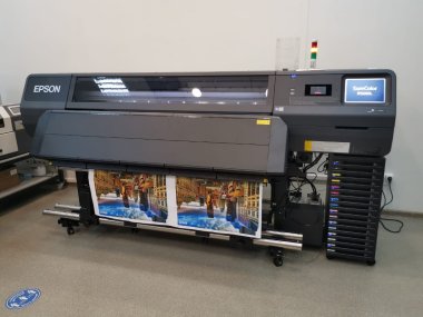 В московском демозале Epson установлен принтер SureColor SC-R5010L с чернилами на основе синтетических смол