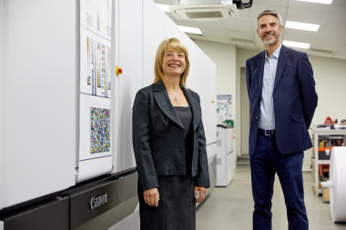 Рулонная струйная ЦПМ Canon Prostream 1800 получила первый в мире сертификат FOGRA59