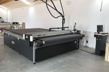 Режущий плоттер iECHO TK4S-3521 установлен в компании «ДекорКонструкция» (Лукаши)